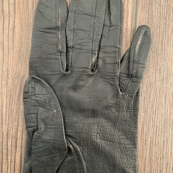 Gloves - Picture 2 of 7